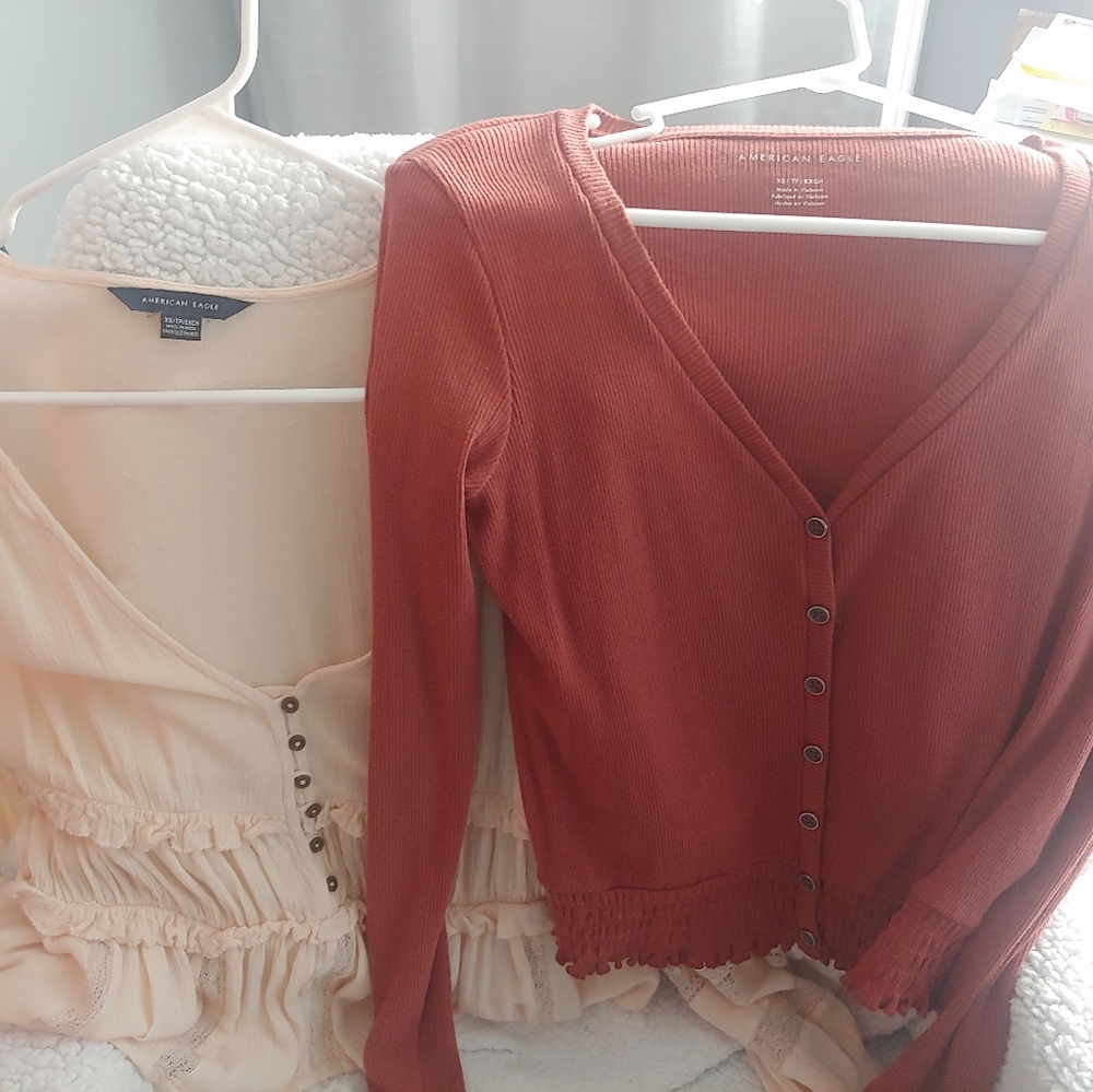 Two xs American eagle tops